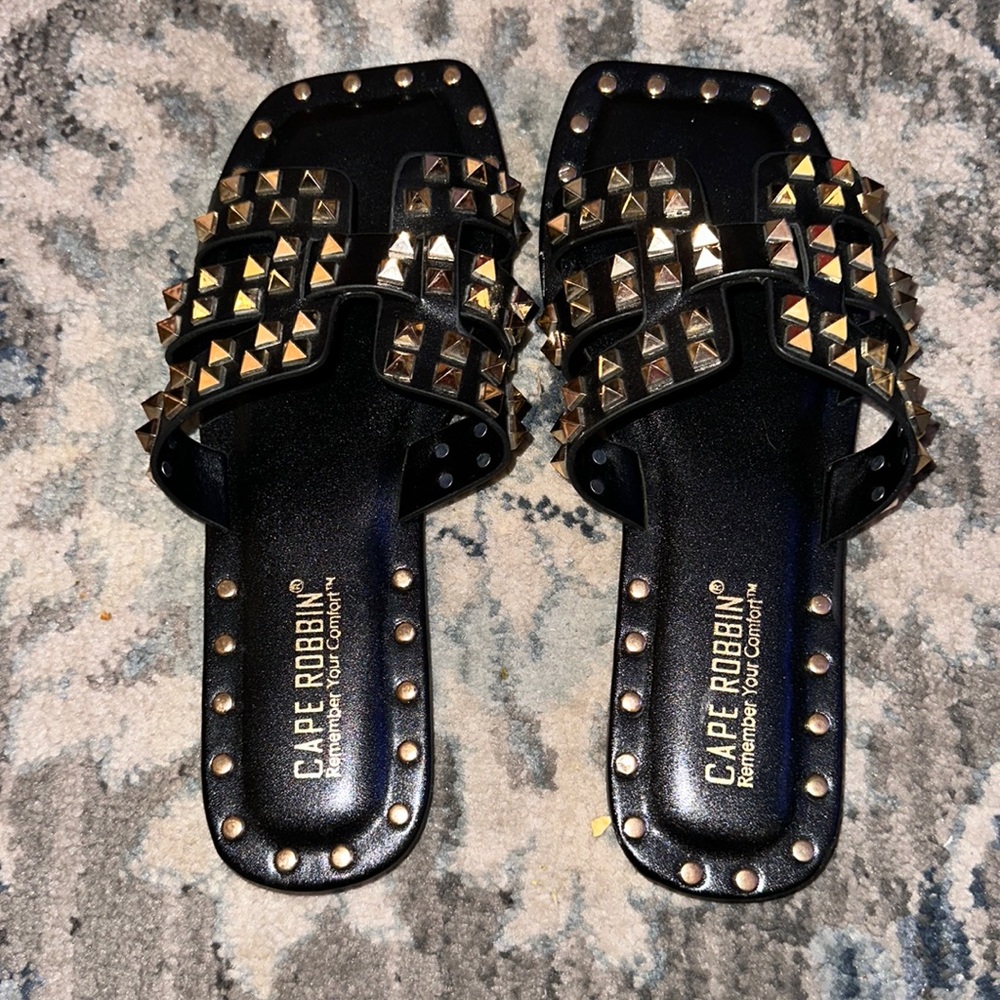 BLACK FLAT SANDALS | SPIKEY SQUARE TOE SANDAL
